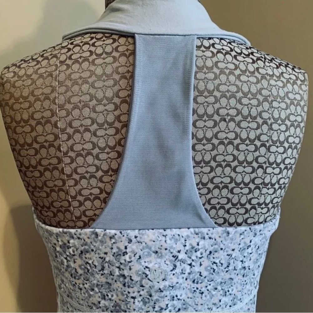 Lululemon Lulu Tank Gray White Print Scoop Neck Racerback Athletic Top Size 6 - Picture 5 of 12